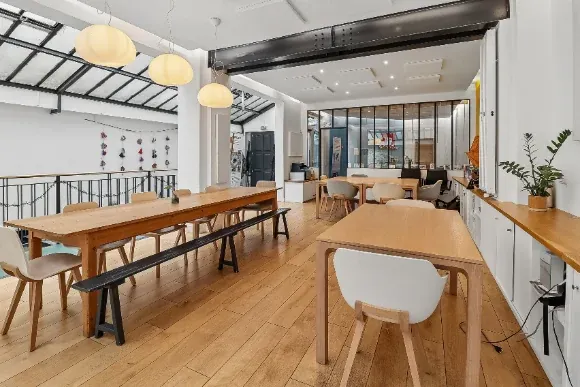 Bureaux en loft avec verrière, 75 rue du Faubourg Saint-Martin, Paris 10e